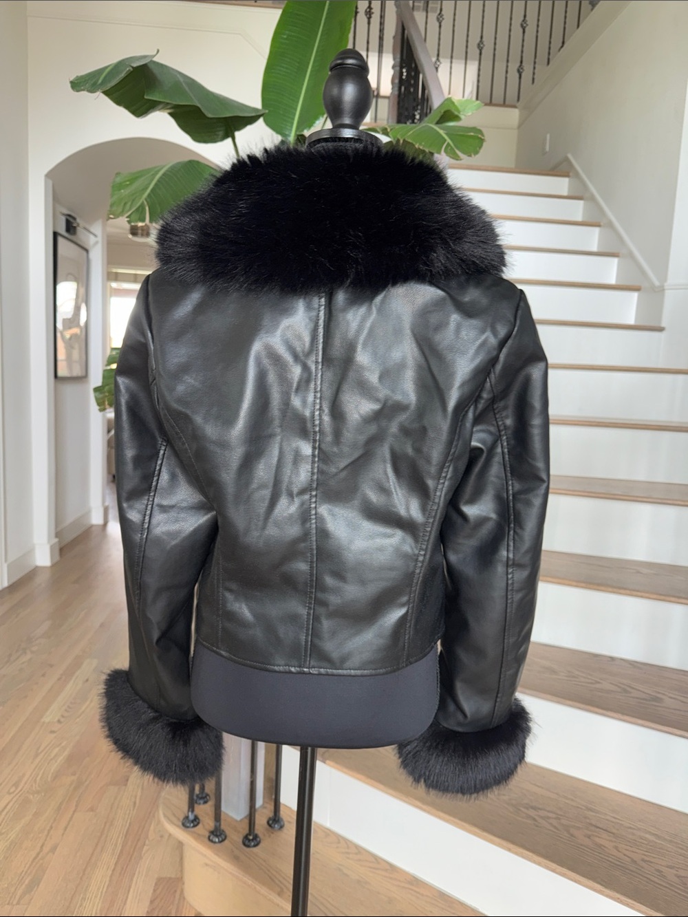 NWOT Azalea Wang Black Faux Fur Trim Leather Cropped Jacket (Medium) - Picture 5 of 7